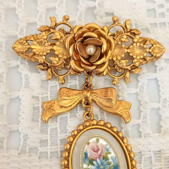 Vintage Flower Cameo Bow Pin Bouquet Pearl Oval Gold Tone Drop Statement Brooch - Picture 4 of 5